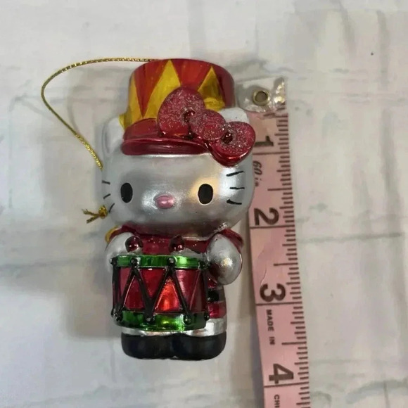 2013 HELLO KITTY WITH DRUM 3-1/4" ORNAMENT~RESIN. Ute Red Green British Army - Picture 9 of 11